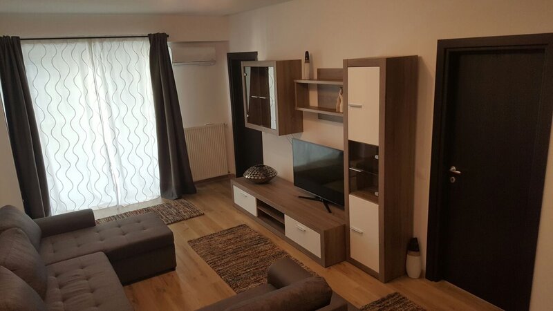 Parcul Carol, Serena Apartaments, Proprietar
